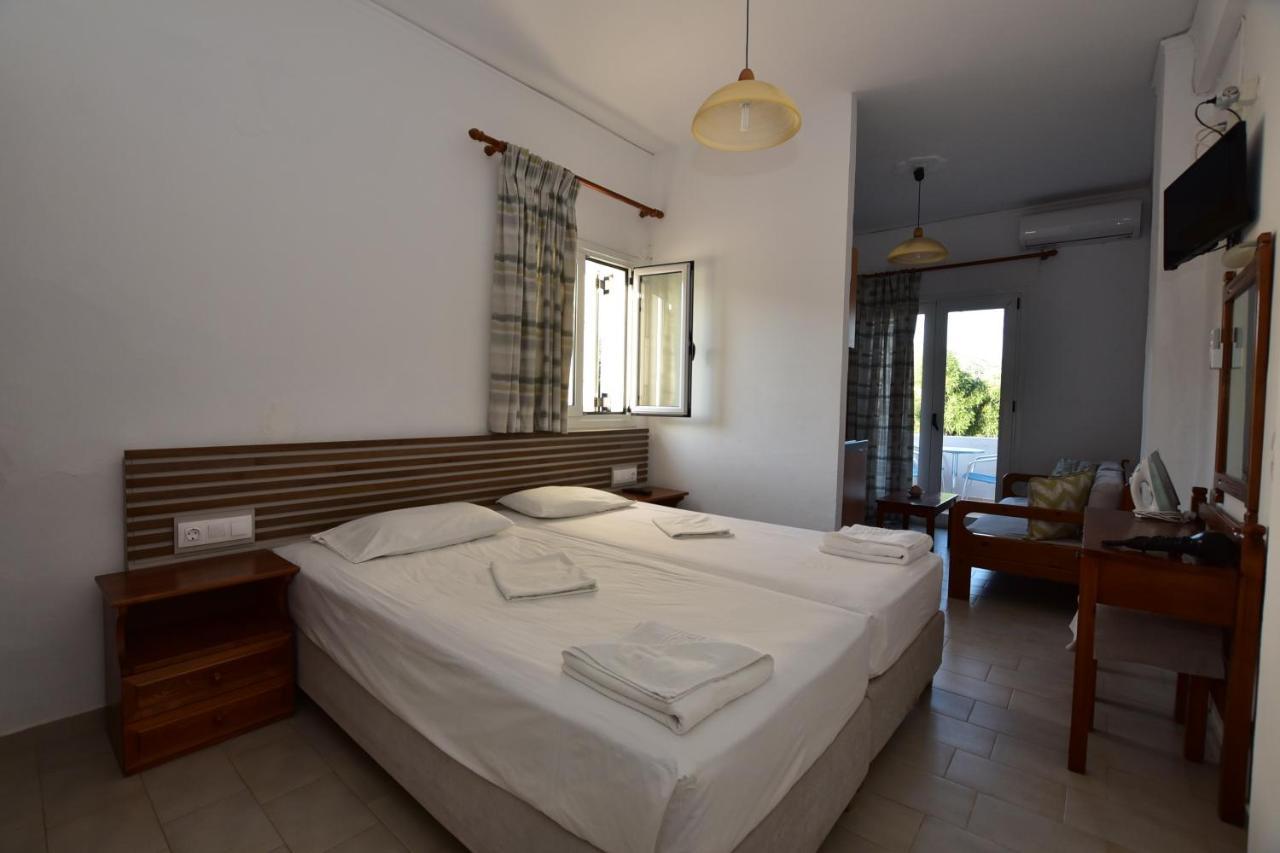 Morpheas Rooms Paleochora Exterior foto