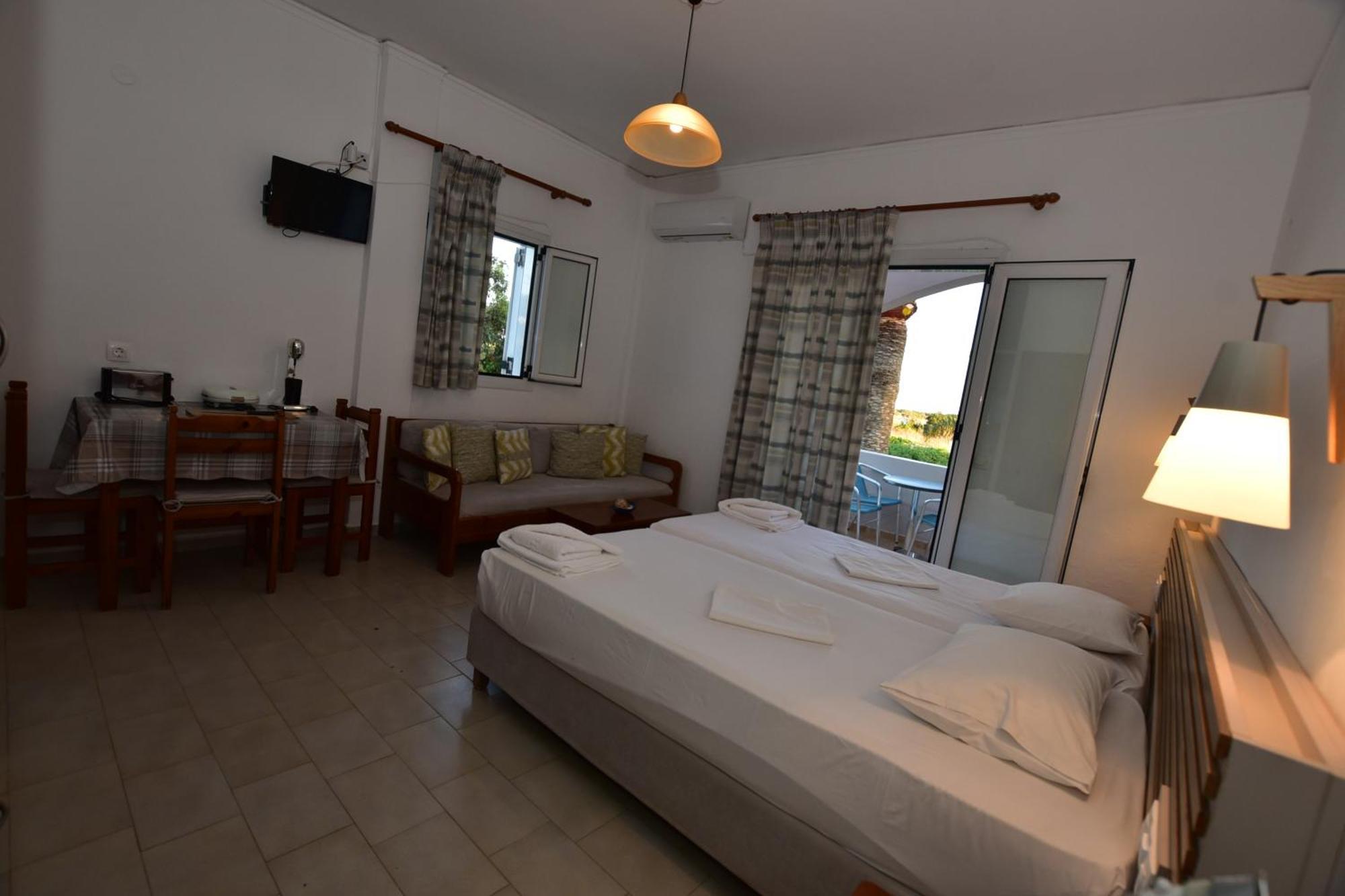 Morpheas Rooms Paleochora Exterior foto