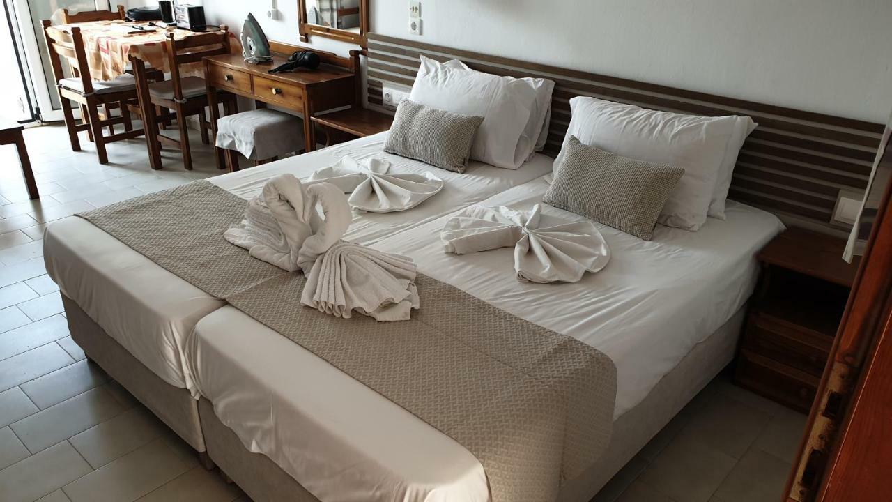 Morpheas Rooms Paleochora Exterior foto