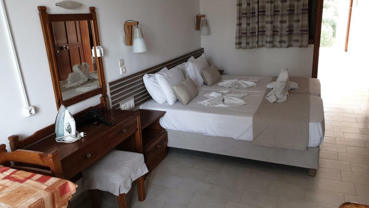 Morpheas Rooms Paleochora Exterior foto